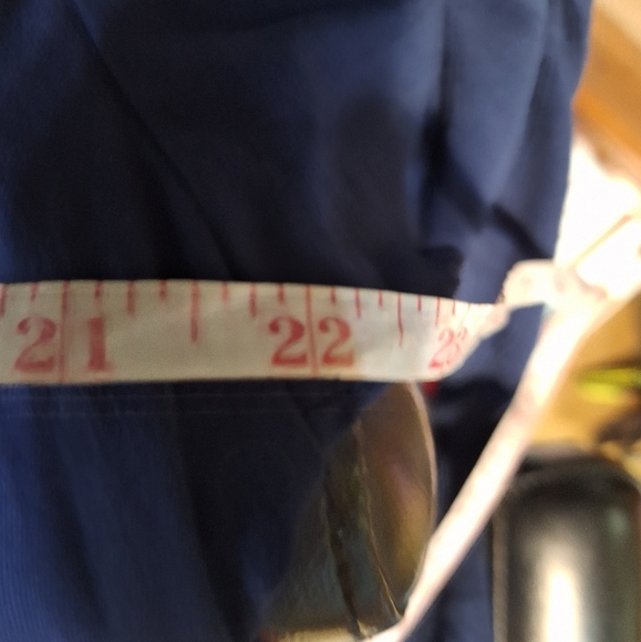 A Captivating West Virginia Mountaineers long sleeve t-shirt in a large. NWT - Picture 5 of 7